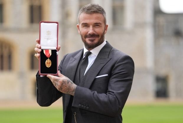 David Beckham es nombrado Sir por el rey Carlos III.