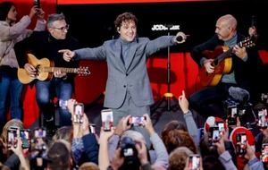 David Bisbal sorprende en Madrid con el Tren de la Navidad
