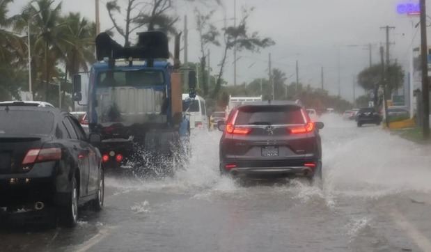 COE declara alerta roja en cinco provincias por intensas lluvias.
