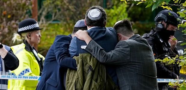 La comunidad judía e internacional están consternadas por el ataque terrorista que afecto a una sinagoga en Manchester.