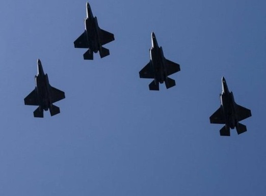 Tensión creciente en el Caribe: sobrevuelo venezolano y despliegue militar estadounidense.