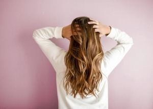 Mocha Mousse: el color de cabello del otoño 2025