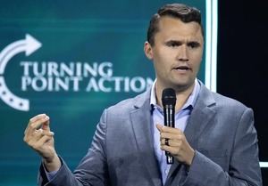 Disparan a un activista político y aliado de Trump