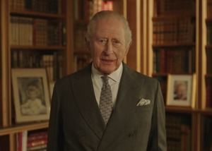 Carlos III rinde emotivo homenaje a la reina Isabel II en el centenario de su nacimiento