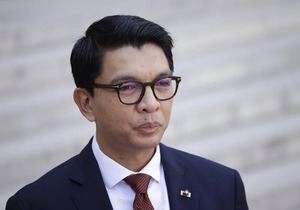 Presidente de Madagascar huyó a un "lugar seguro" para proteger su vida