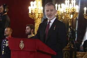 Felipe VI reafirma compromiso democrático en aniversario de la monarquía