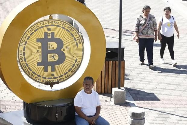 El Salvador adquiere 1.000 bitcoines por 100 millones de dólares.