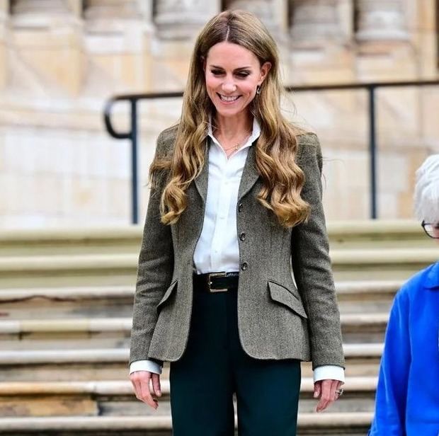 Kate Middleton vuelve al trabajo con nuevo cambio de look.
