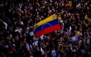 España suspenderá permisos humanitarios para venezolanos