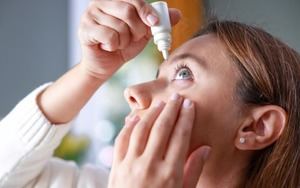 FDA aprueba gotas para tratar la presbicia