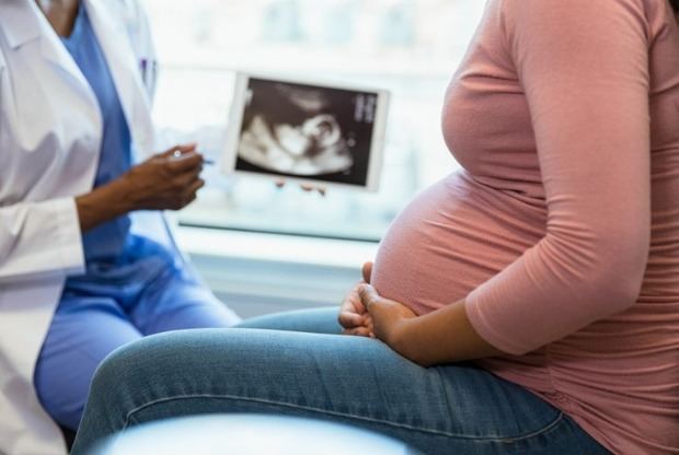 Fecundidad en Latinoamérica cae a mínimo histórico y pone en riesgo reemplazo poblacional.