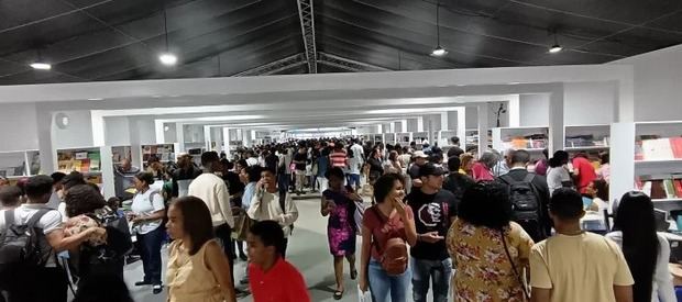 Feria del Libro 2025 impulsa proyección internacional de autores dominicanos.