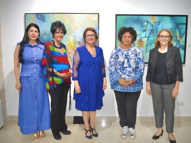 Francy García, Elsa Núñez, Verónica Sención, Iris Pérez y Mildred Canahuate.