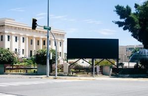 Bellas Artes amplía el acceso del público a la cultura con moderna pantalla informativa.