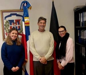 Vicecónsul Nicole Espaillat Vega y Marcus Bohm, Consulado Dominicano, Frankfurt.