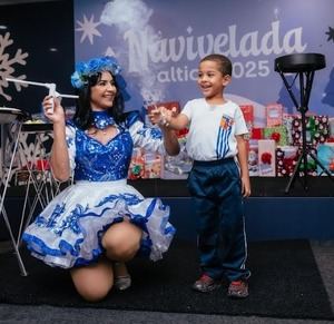 La Navivelada promueve valores como la solidaridad, la inclusión y la esperanza.