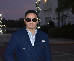 Diseñador dominicano Jonathan Melo Ellis firma contrato millonario