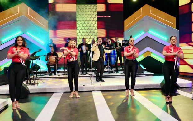Henry Castro se renueva y se mantiene en el gusto popular