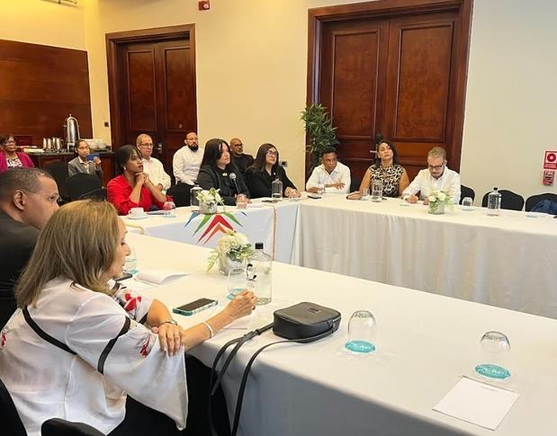 La delegación del organismo internacional presenta el diseño de planes para impulsar el desarrollo sostenible en República Dominicana.