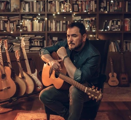 Ismael Serrano ofrecerá un concierto íntimo en Santo Domingo este jueves.