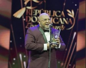 Leo Suberví triunfa en los Premios LAWA 2023