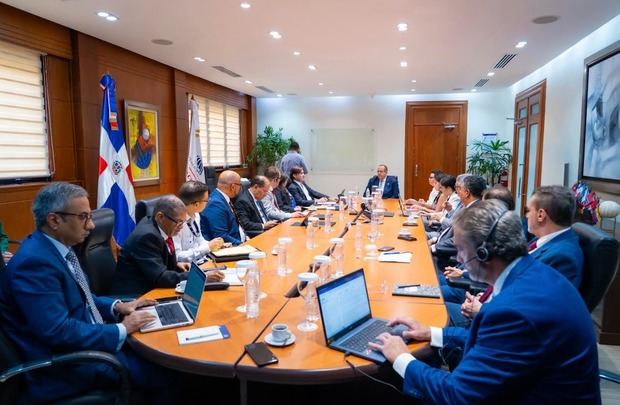 Misión del FMI visita el Ministerio de Hacienda y Economía.