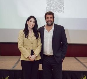 Dianne Bisono y Lic. Marc Masip.