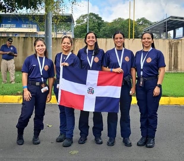 El equipo femenino del Cuerpo de Bomberos del Distrito Nacional