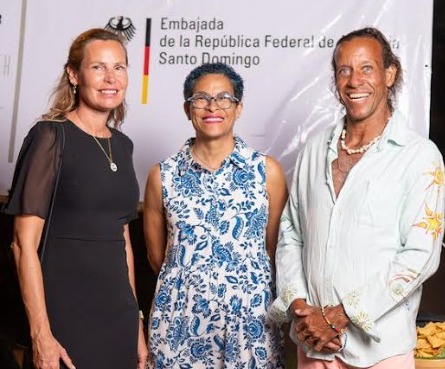 Embajadora Maike Friedrichsen agasaja a atletas de Master of the Ocean.