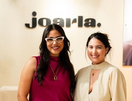 Joarla Caridad lanza la colección Aura en Santo Domingo.