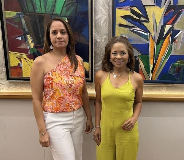 Mirna de la Cruz y Anny Mireilly. 