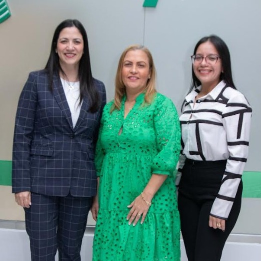 Claudia Espaillat, Rosmirca Estrella y Heidy Julio.