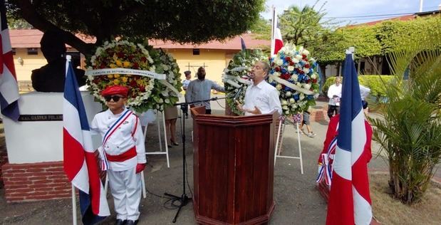  El presidente de Efemérides Patrias al ofrecer las palabras centrales del acto patriótico.