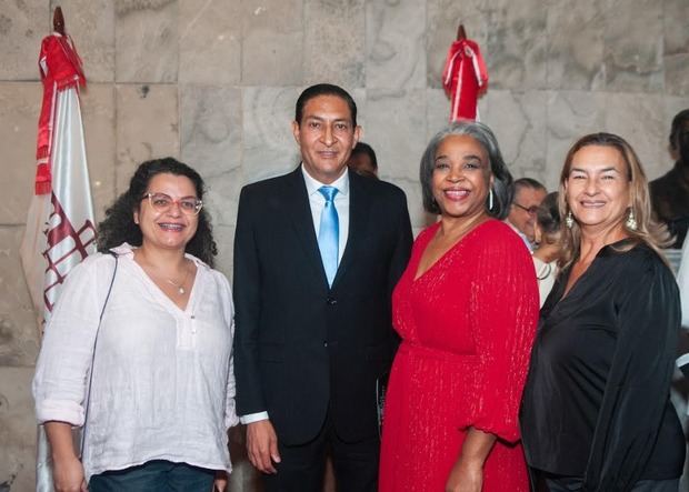Aylin Marcelo, Iván Gatón, Nieves Peguero y Glenys González.