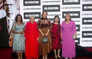 Zoila Fernández, Nieves Colombani, Alexandra Tabar, Donorah Peña Acosta y Luisa de Aquino.