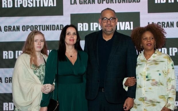 Nika Shokalskaya, Natalia Molina, Luis E Molina y Marivell Contreras.
