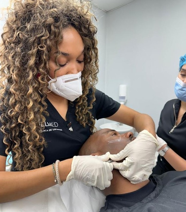 Dra. Gerdica de los Santos imparte talleres avanzados de medicina estética en el país