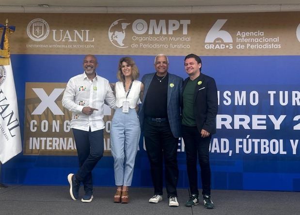 Salvador Batista, Lucía Sant, Luis Polo y Miguel Ledhesma, ganadores del Top Five 2025 del Índice OMPT de Periodistas Turísticos más influyentes.