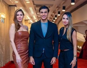 Cynthia Trust, Damian Nunez y Daniela Casillas.