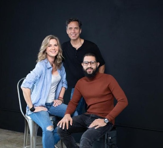 La reconocida actriz estadounidense-venezolana Sonya Smith regresa a la gran pantalla con su primer protagónico en la República Dominicana.