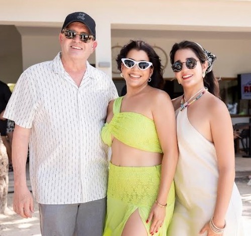 Alfredo Dorrejo, Yisel de Dorrejo y Salma Dorrejo.