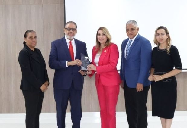 Gobierno dominicano reconoce a Kathleen Martínez en Egipto.