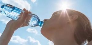 Ministerio de Salud aconseja hidratarse ante altas temperaturas