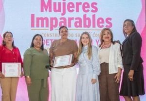 Panel Mujeres Imparables Construyendo sueños con determinación y herramientas digitales.