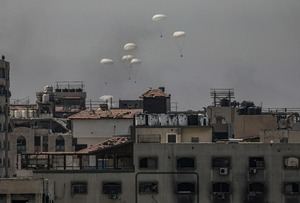 Israel bombardea Gaza: 60 palestinos muertos, 31 esperaban comida