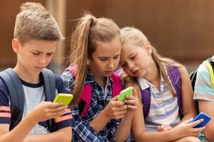 El tiempo frente a pantallas afecta la salud cardíaca de jóvenes