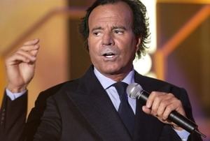 Julio Iglesias rompe el silencio y rechaza las denuncias por presuntos abusos