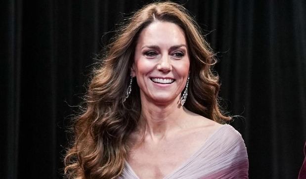 La princesa de Gales deslumbró en los premios BAFTA con un vestido de Gucci.