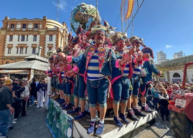 Ambiente del carnaval en Cádiz, España.
