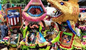 Más de 130 grupos folclóricos desfilaron este domingo en la Gran Parada de Tradición del Carnaval de Barranquilla, Colombia.